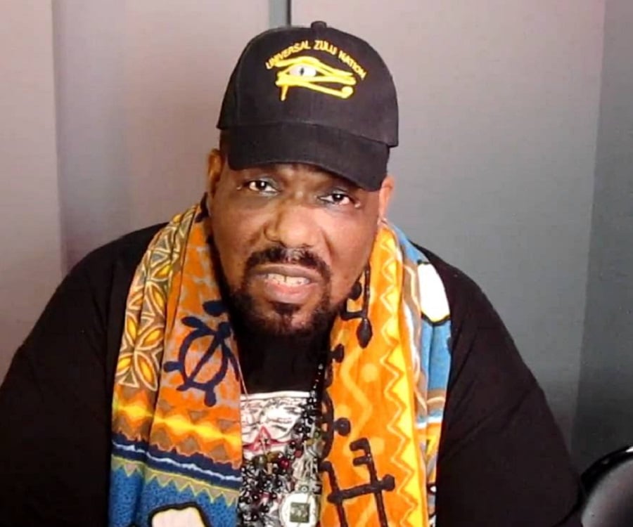 Afrika bambaataa. Африка Бамбата. Группа Африка Бамбаатаа. DJ Африка Бамбата. Африка Бамбата 2020.