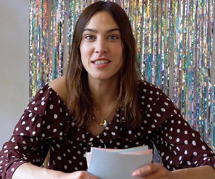 Anciano Maldición En alexa chung bio posponer Atravesar hacerte molestar