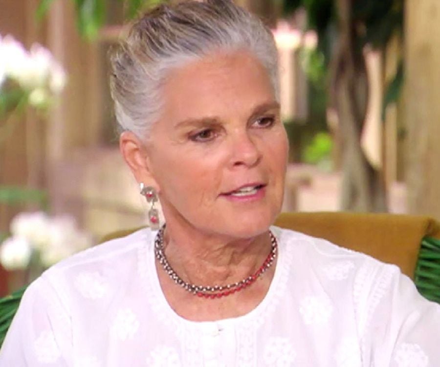 Ali MacGraw Biography - Facts, Childhood, Family Life & Achievements