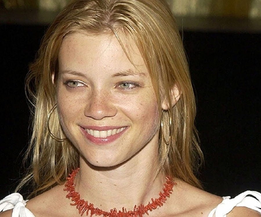 Amy Smart Porn 42