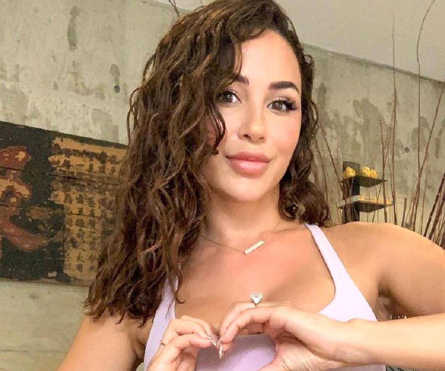 The 35-year old daughter of father (?) and mother(?) Ana Cheri in 2022 photo. Ana Cheri earned a  million dollar salary - leaving the net worth at  million in 2022