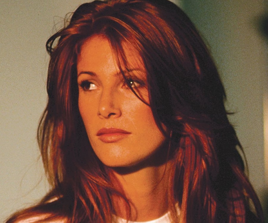 Angie everhart pic