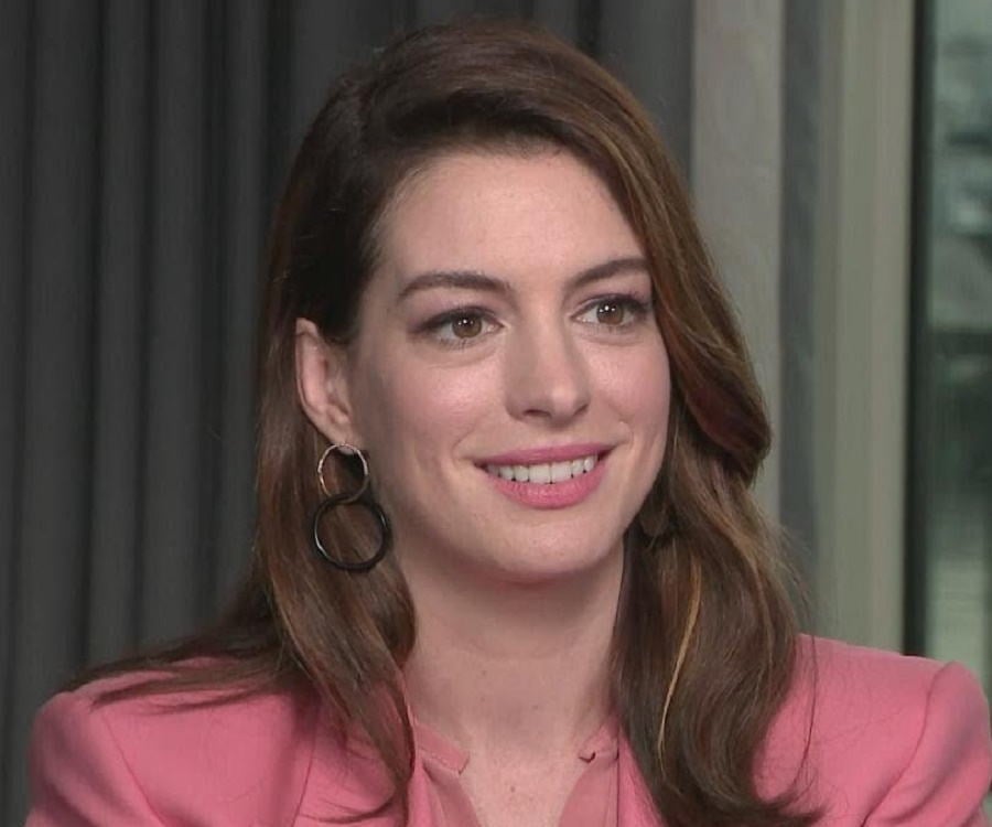 anne hathaway biography in english