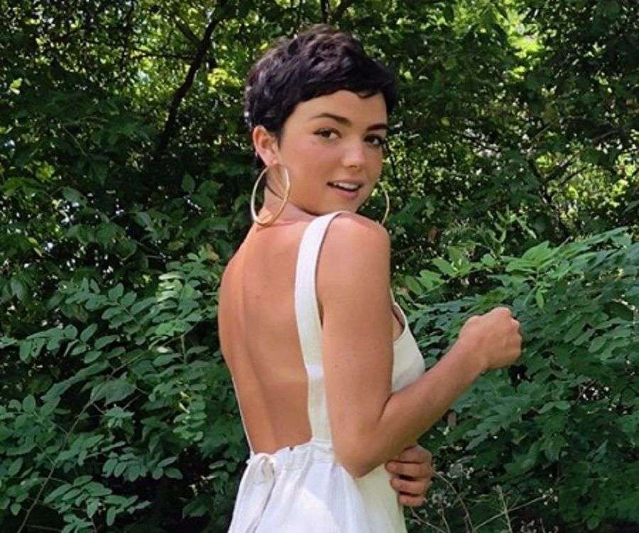 7. Bekah Martinez's Favorite Hairstyles for Her Blonde Hair - wide 10