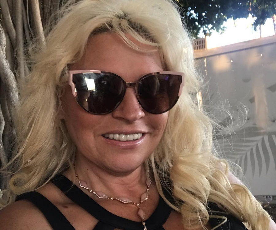 4. How to Achieve Beth Chapman's Pink Nail Look - wide 7