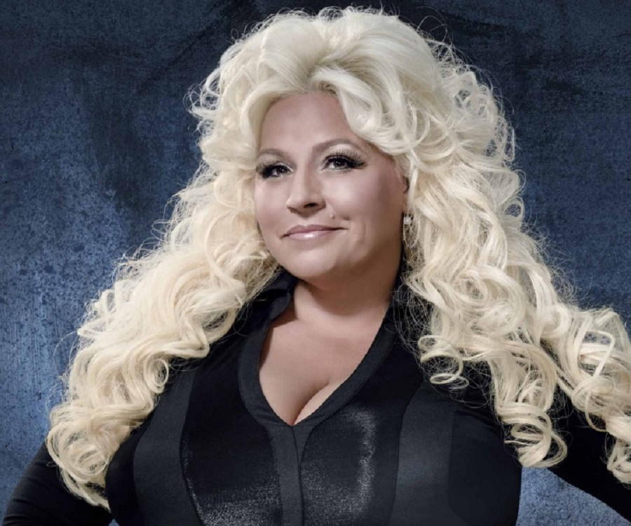 4. How to Achieve Beth Chapman's Pink Nail Look - wide 2