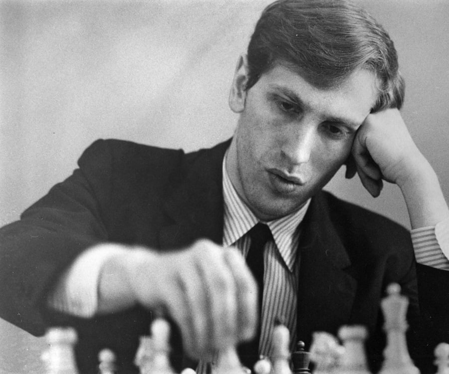 Bobby Fischer Biography - Childhood, Life Achievements & Timeline