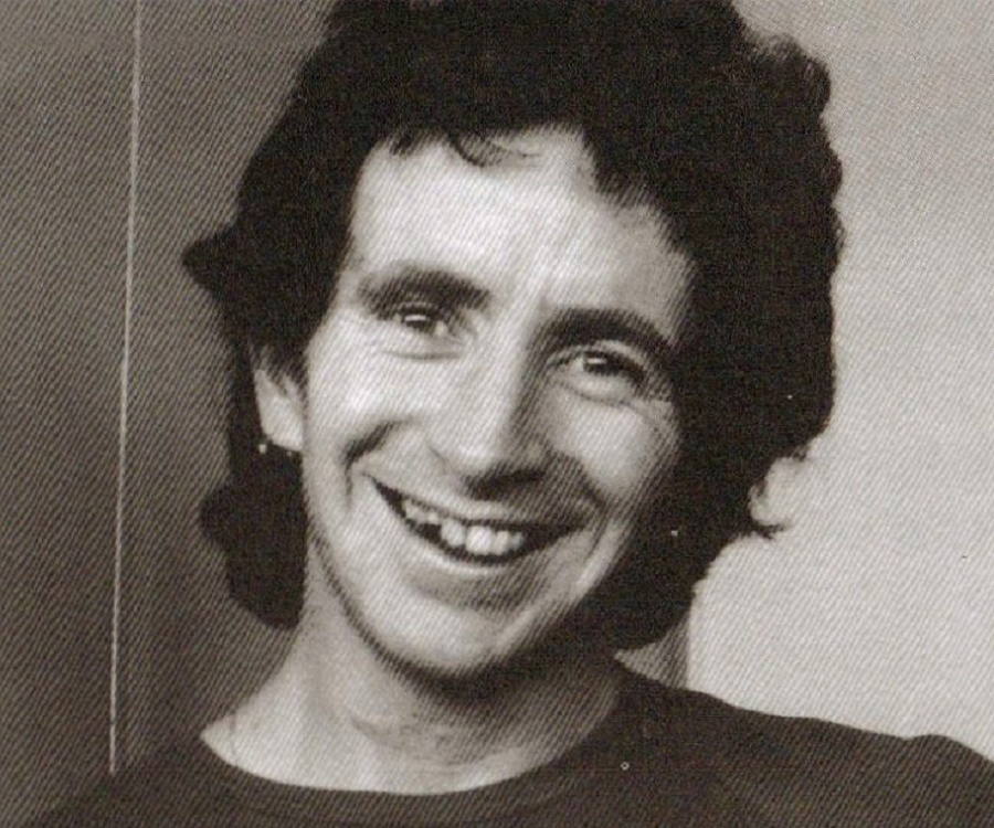 Bon Scott Biography - Childhood, Life Achievements & Timeline