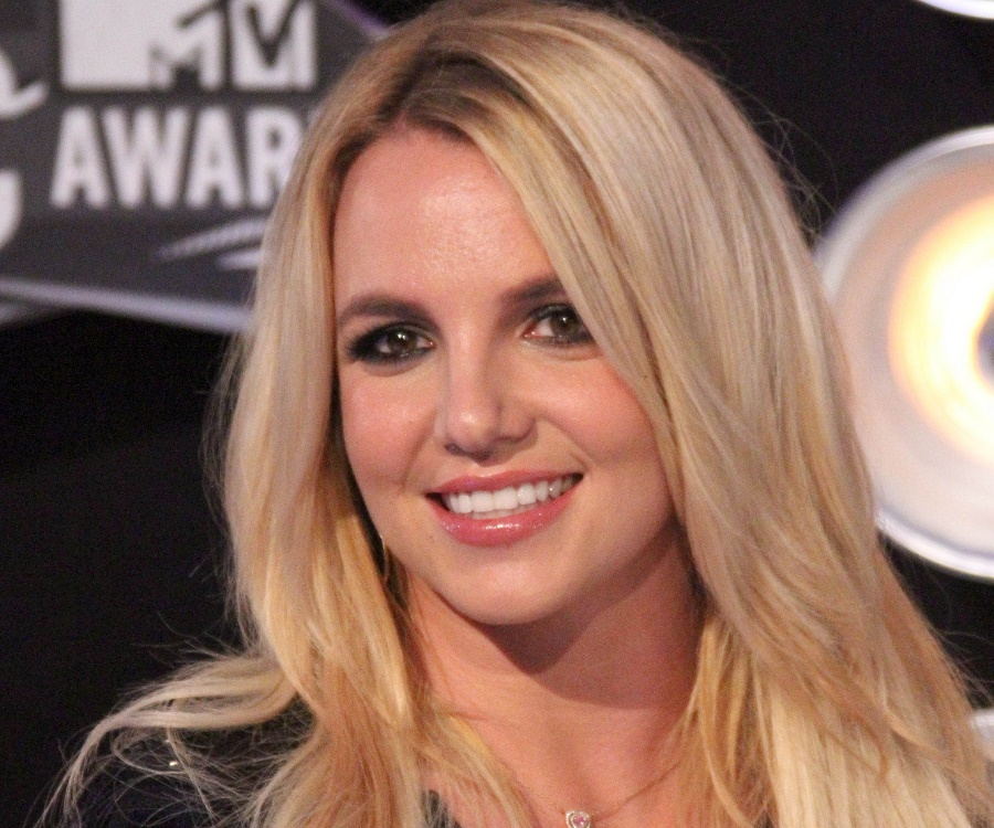 Britney Spears Biography - Childhood, Life Achievements & Timeline