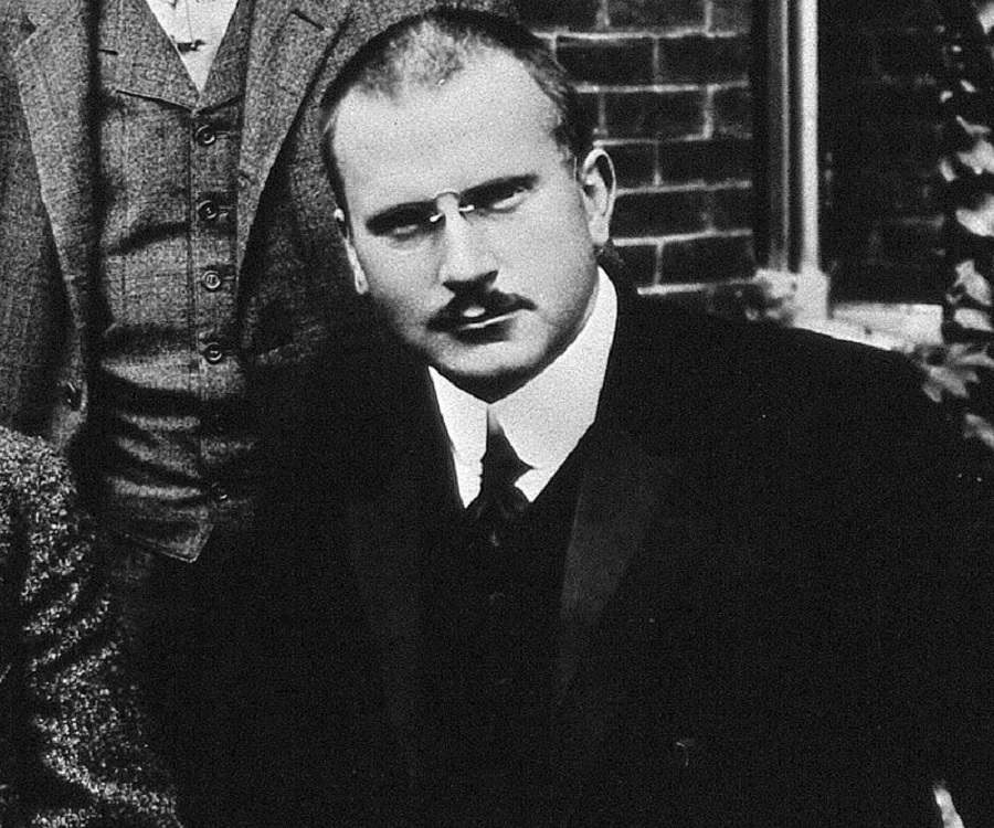 Carl Jung Biography Childhood Life Achievements Timeline