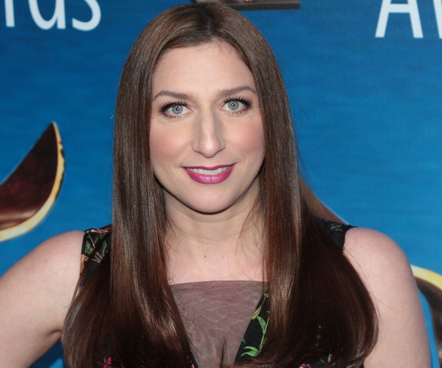 Chelsea vanessa peretti is an american comedian, actress, television writer, singer and songwriter. Chelsea Peretti : Chelsea Peretti - Bio, Facts, Family Life of Actress