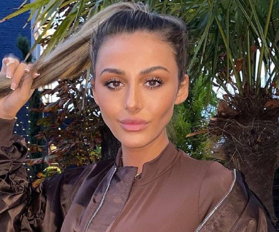 Chloe Veitch - Age, Bio, Birthday, Family, Net Worth