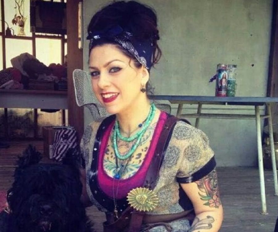 American Pickers star Danielle Colby selling nearly nude modeling photos of...