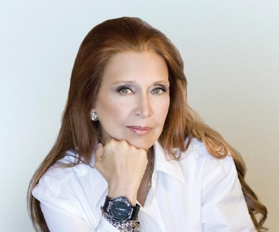 Danielle Steel Biography - Facts, Childhood, Family Life & Achievements