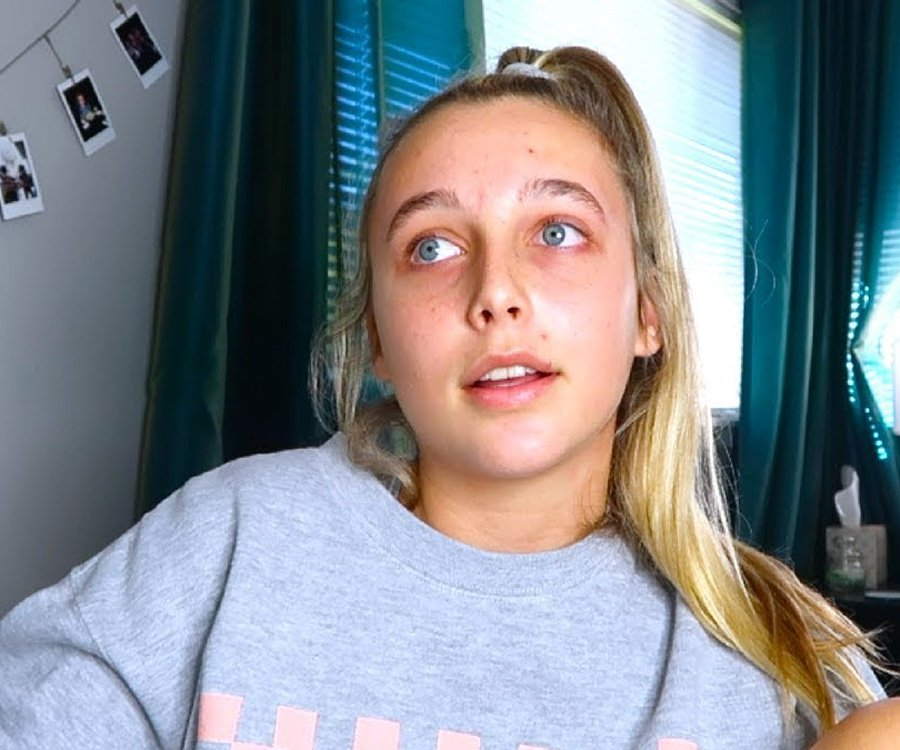 Emma Chamberlain's Blonde Hair Transformation - wide 10