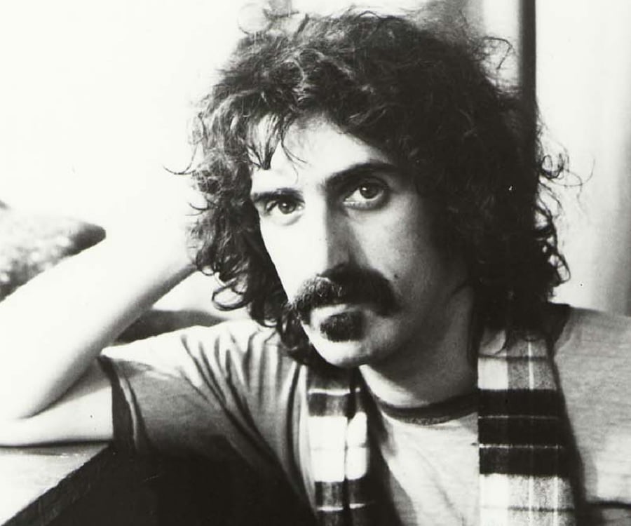 Frank Vincent Zappa Biography - Childhood, Life Achievements & Timeline