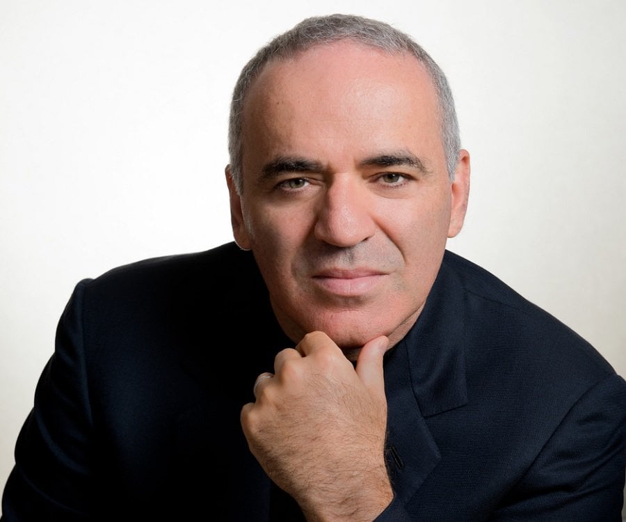 Garry Kasparov 2023: Wife, net worth, tattoos, smoking & body facts - Taddlr