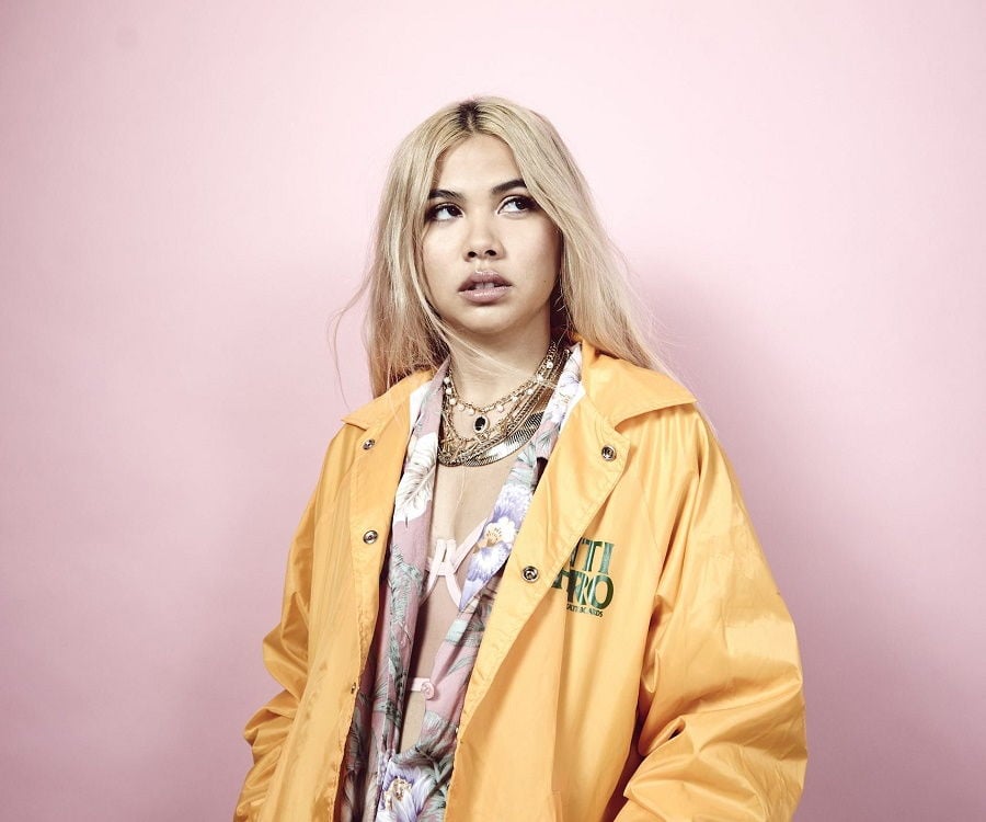 Hayley Kiyoko's Iconic Blue Hair - wide 11