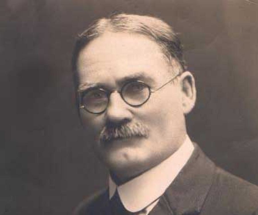 James Naismith Biography - Childhood, Life Achievements & Timeline