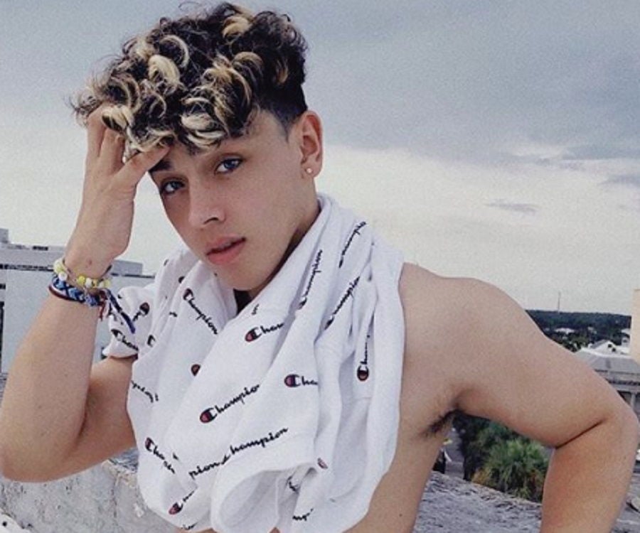 Jesse Underhill - Bio, Facts, Family Life of TikTok Star