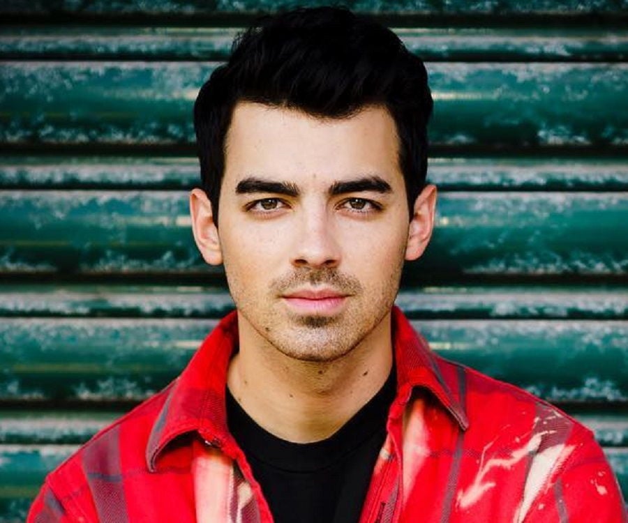 Joe Jonas Rocks Blue Hair at 2015 MTV Video Music Awards - wide 4