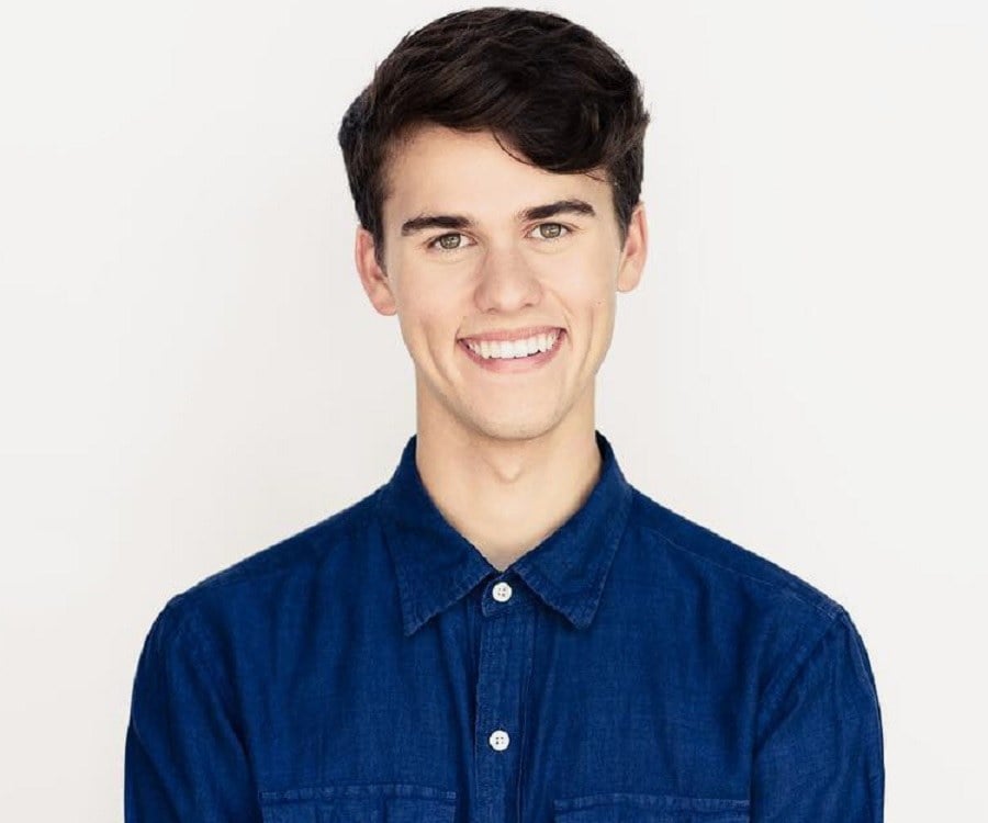 The 26-year old son of father Willie Robertson and mother Korie Robertson John Luke Robertson in 2022 photo. John Luke Robertson earned a  million dollar salary - leaving the net worth at  million in 2022