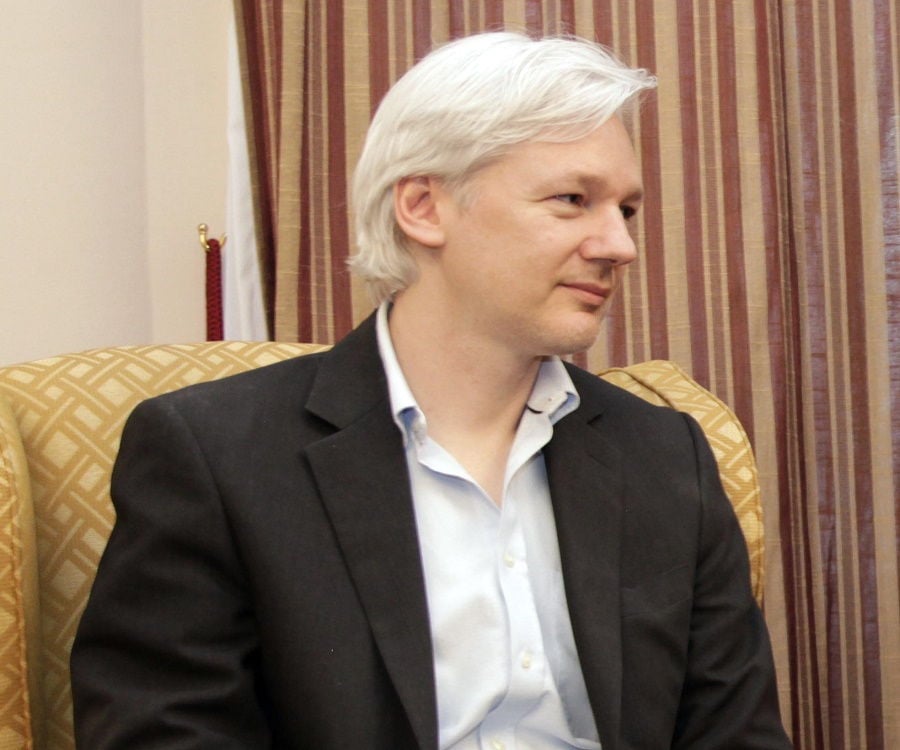 Julian Assange Biography - Childhood, Life Achievements 