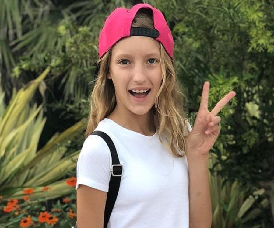 Karina Kurzawa Bio Facts Family Life Of Canadian Youtuber - sis vs bro roblox 2020 july