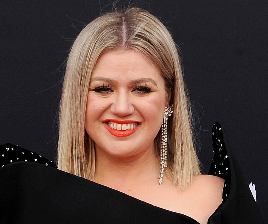 Kelly Clarkson Biography - Facts, Childhood, Family Life & Achievements