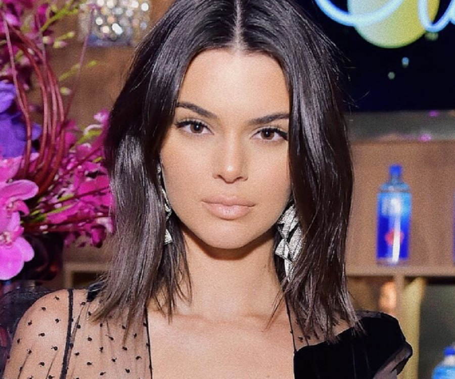 Kendall Jenner Biography - Facts, Childhood, Family Life & Achievements