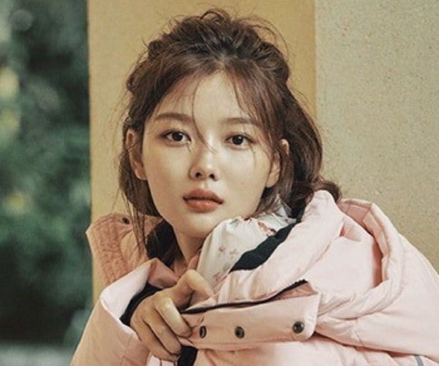 Kim Yoo-jung Biography - Facts, Childhood, Family Life & Achievements ...