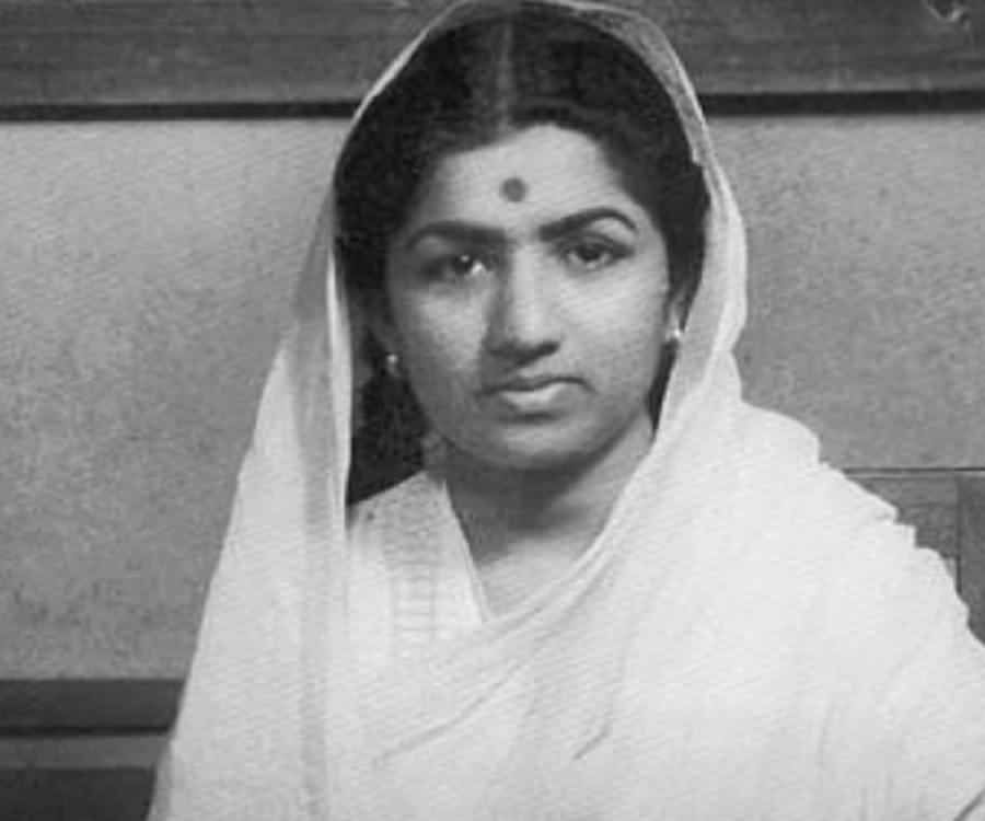 write a biography about lata mangeshkar