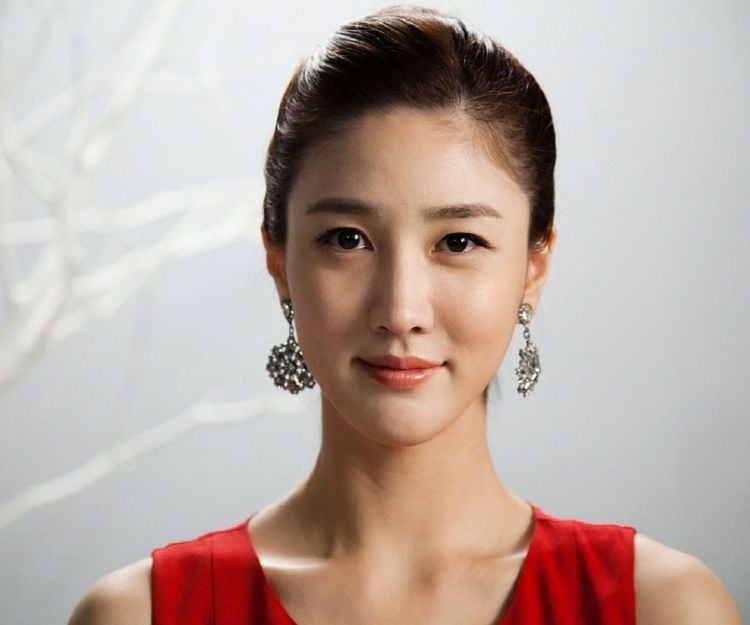 Lee Soo-kyung Biography - Facts, Childhood, family Life & Achievements