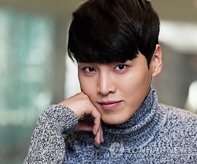 Lee Tae-hwan Biography - Facts, Childhood, Family & Achievements of South  Korean Actor, Singer, Model