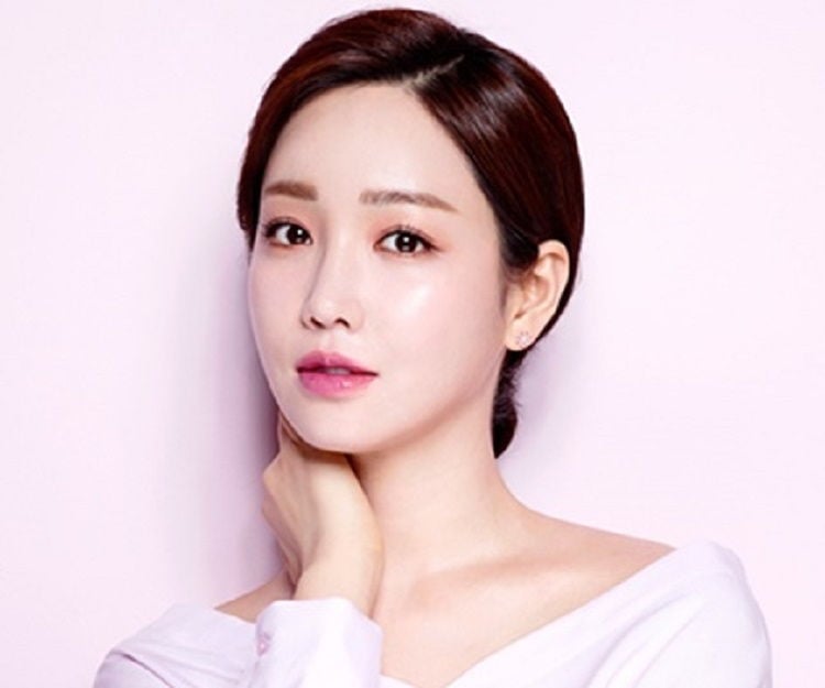 Lee Yoo-ri. 