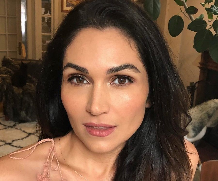 What is lela loren net worth? 