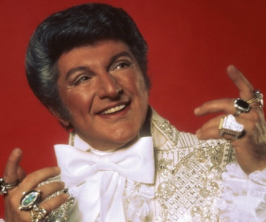 Liberace - Facts, Family Life & Achievements