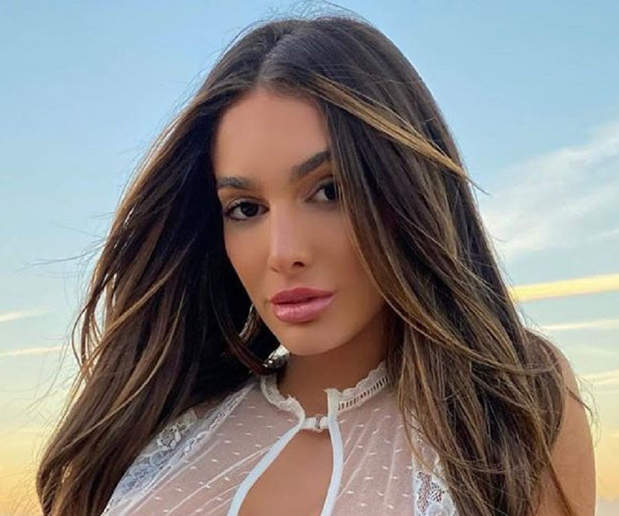 Lyna Perez Bikini Model Social Media Star Everything You Need To Know Lyna Perez Bikini Model Social Media Star Everything You Need To Know