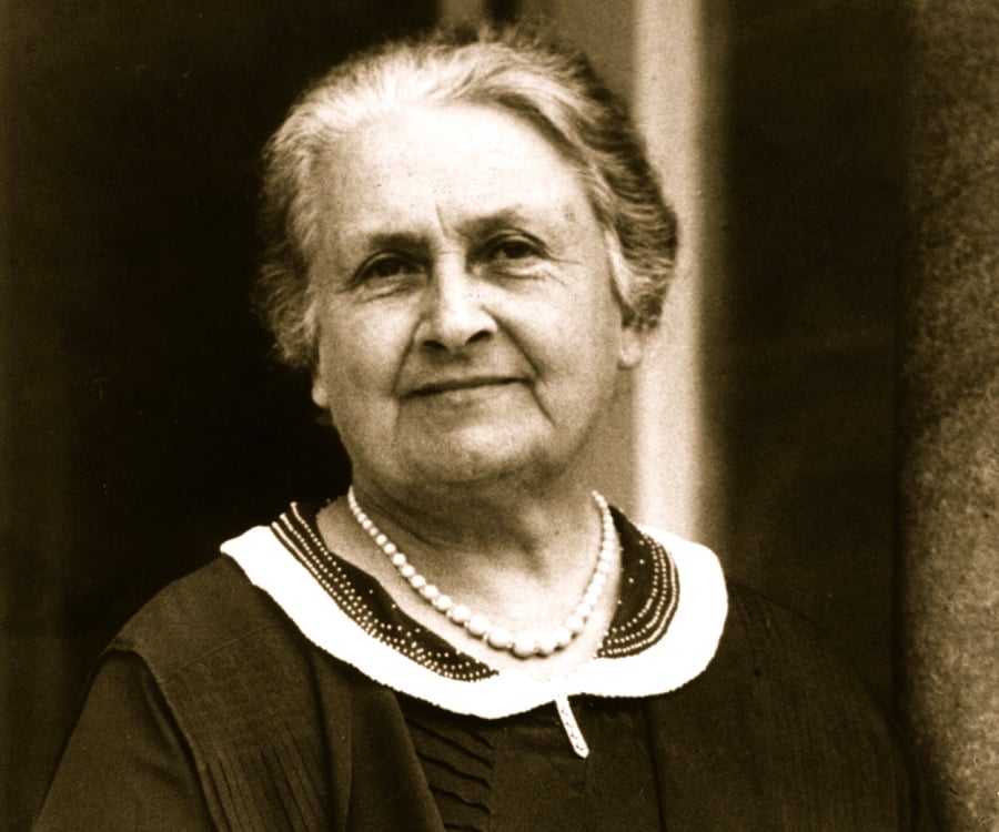 brief biography of maria montessori