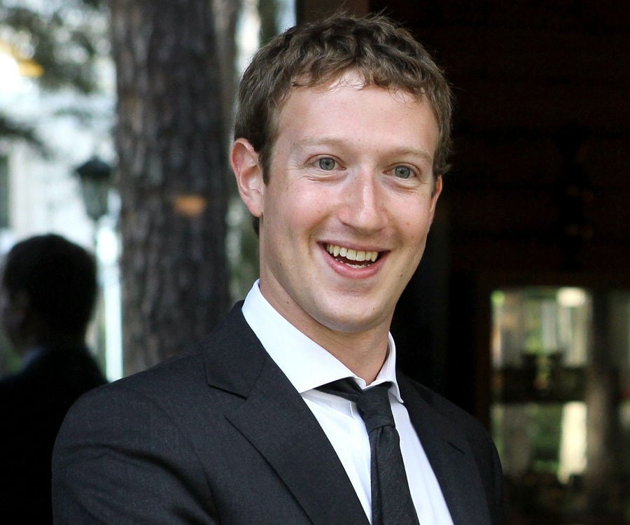 a short biography of mark zuckerberg