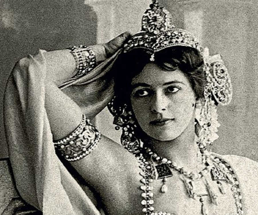 Mata Hari Biography - Facts, Childhood, Family Life & Achievements