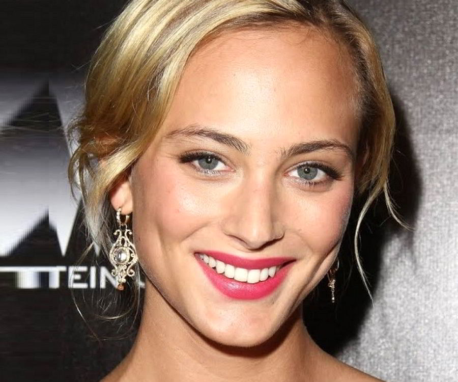 Nora Arnezeder. 