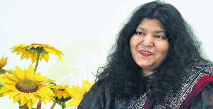 Abida Parveen Biography - Childhood, Life Achievements & Timeline