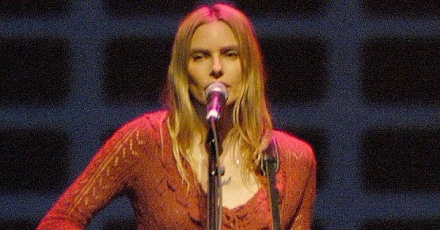Aimee Mann Biography - Childhood, Life Achievements & Timeline