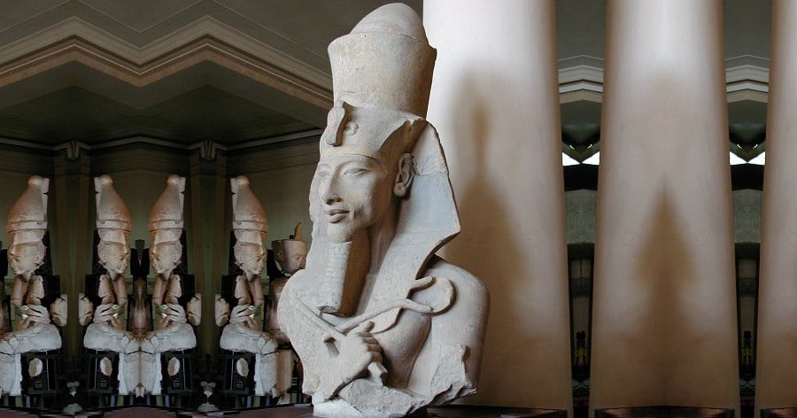 Akhenaten Biography - Childhood, Life Achievements & Timeline