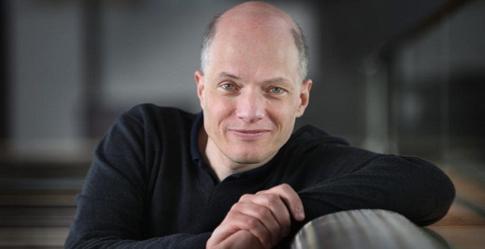 Alain De Botton Biography - Childhood, Life Achievements & Timeline