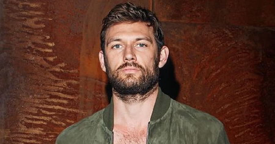 Alex Pettyfer Biography - Facts, Childhood, Family Life & Achievements