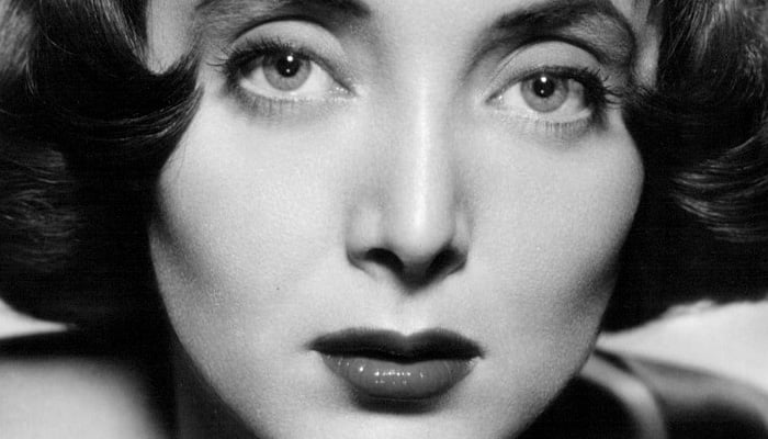 Carolyn Jones Biography - Facts, Childhood, Family & Achievements of