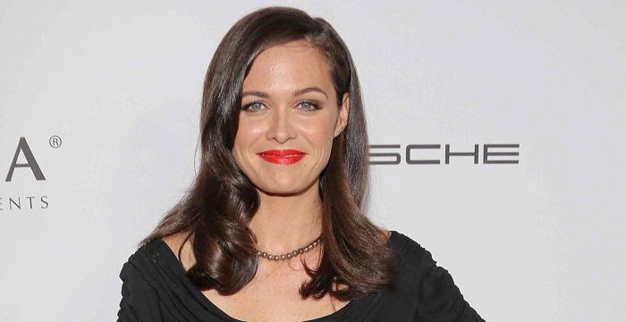 Christine Woods Biography - Facts, Childhood, Family Life & Achievements