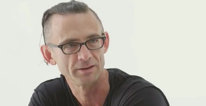 Chuck Palahniuk Biography - Childhood, Life Achievements & Timeline